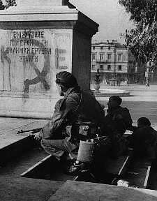 British soldiers fighting in Syntagma Dec 3 1944